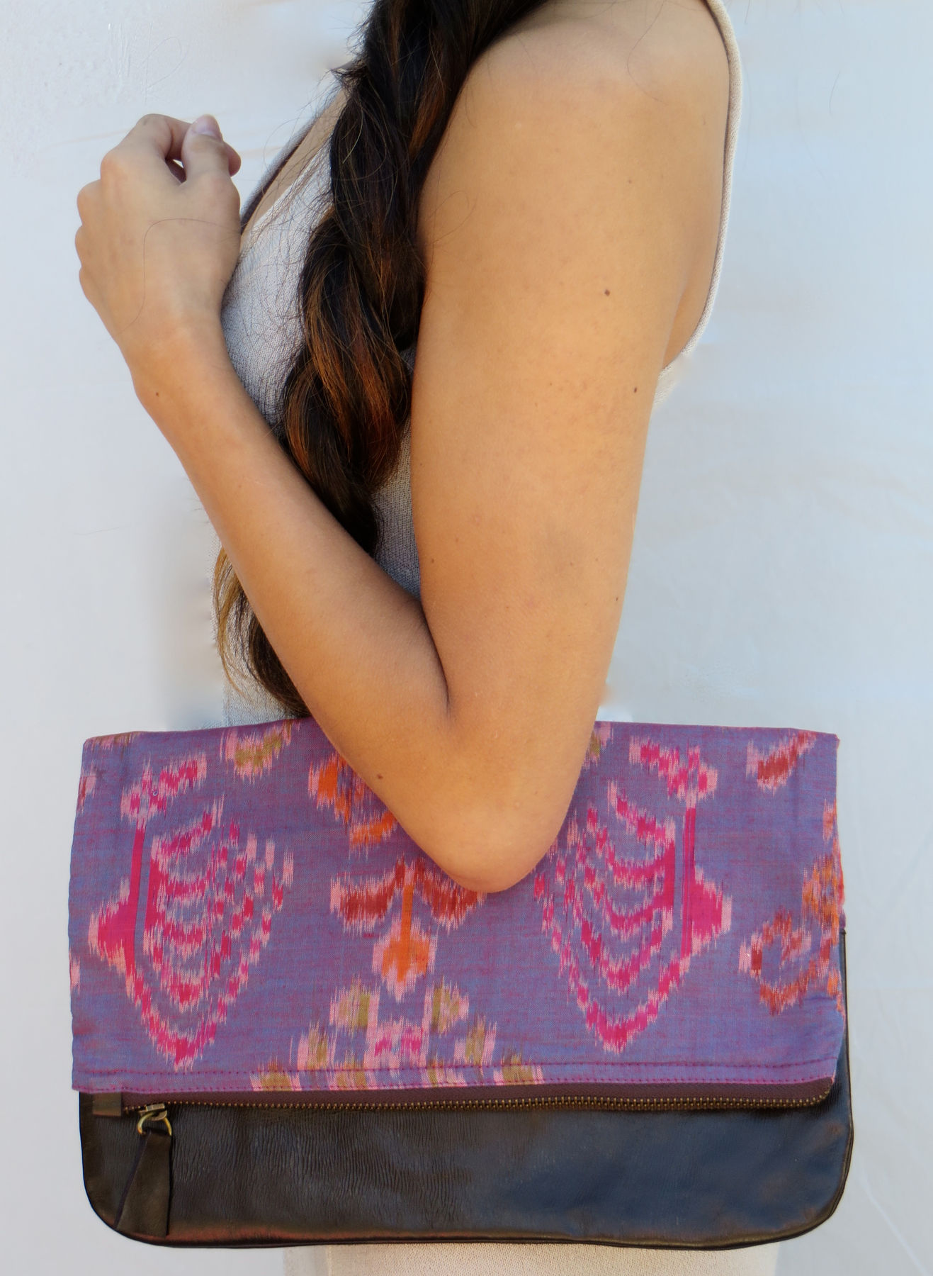 Devi Arts Collective. Devi Arts Collective collaborates with global artisans who create high quality and unique textiles, gemstones, beads, jewellery, handbags and household items.